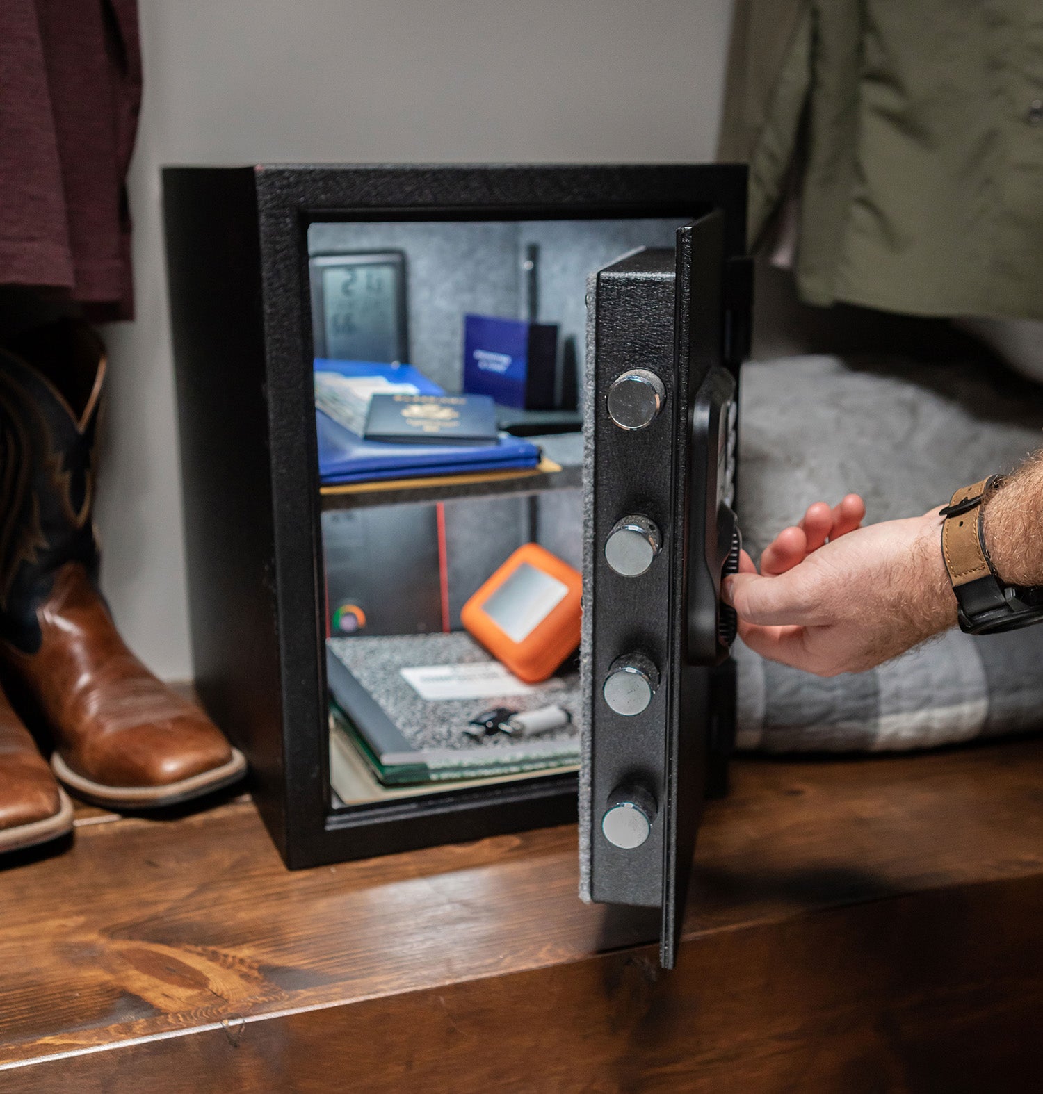 HORN 95407 FIREPROOF KEYPAD SAFE