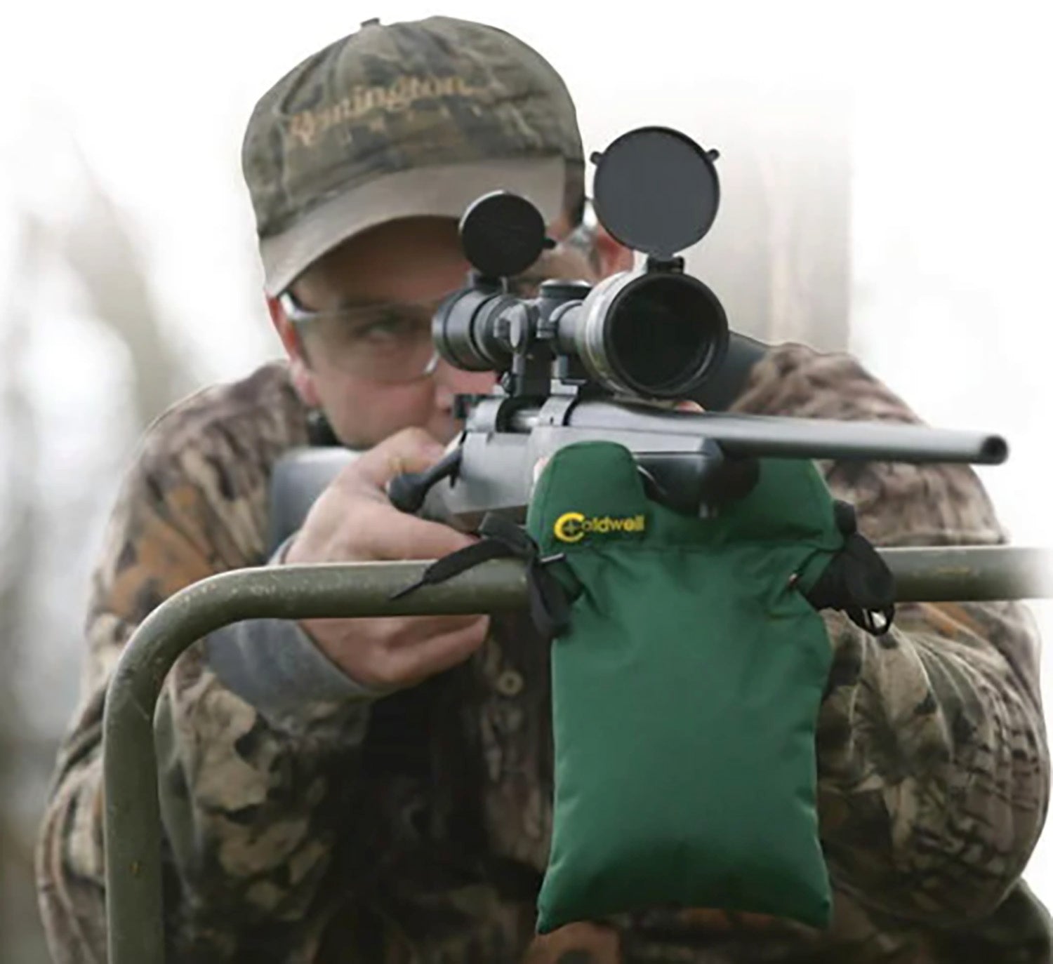 CALD 247261 HUNTING BLIND BAG FILLED