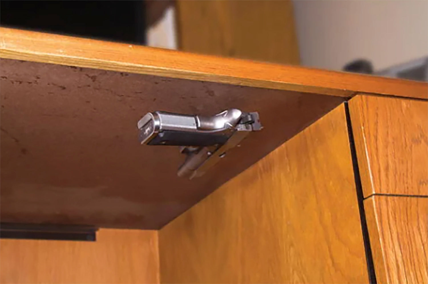 LOCKDOWN 222501 GUN CONCEALMENT MAGNET