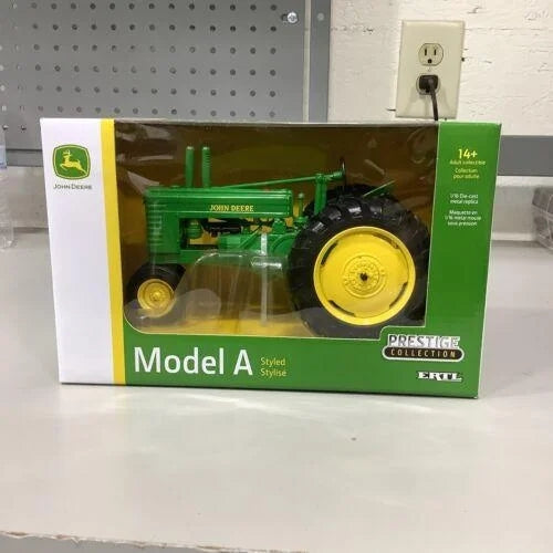 1/16 John Deere Early Styled a Prestige Collection Tractor Toy